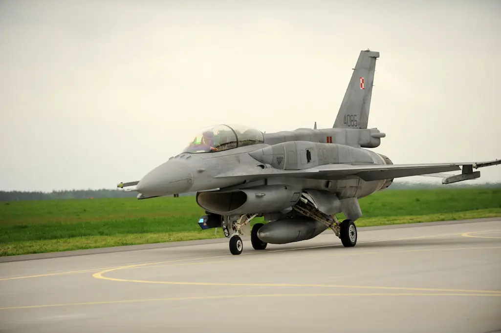 avion militar