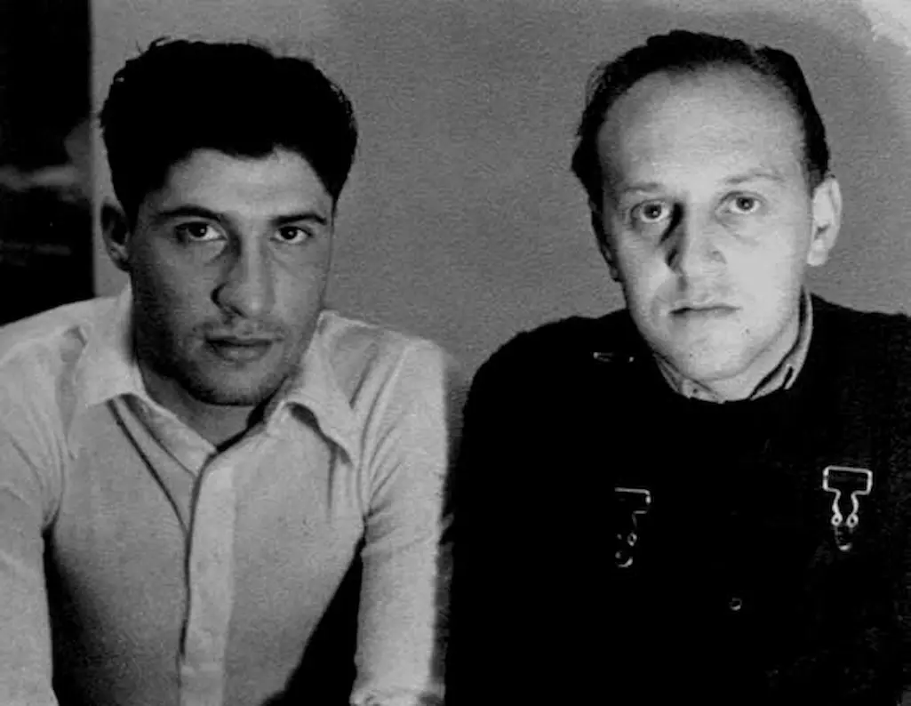 Gellu Naum (stânga) și Victor Brauner (dreapta), 1930.