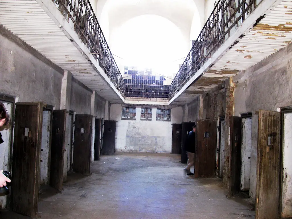 inchisoarea de la rm. sarat interior