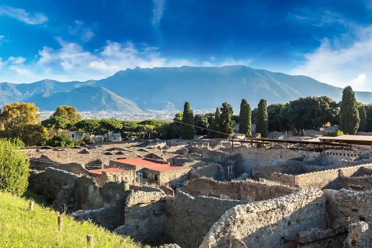 ancient pompeii city depositphotos 107823786 l
