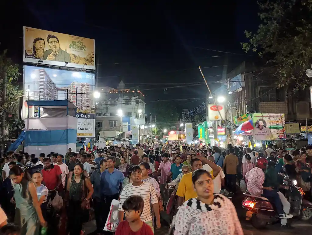 insane durga puja crowd in behala, kolkata