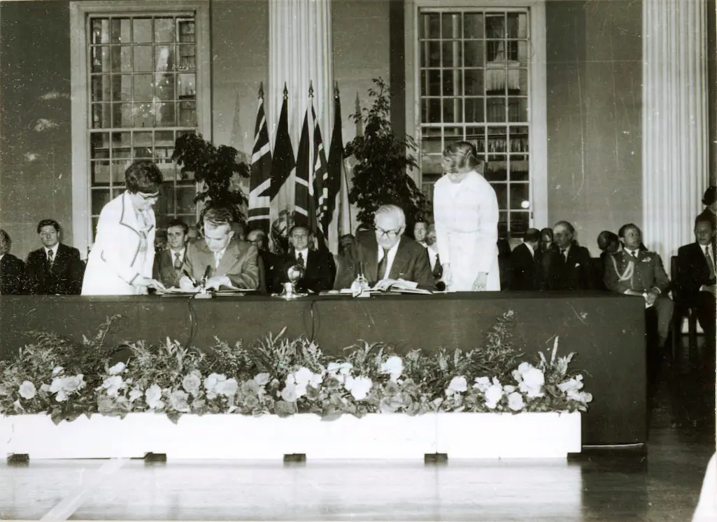 Nicolae Ceaușescu și James Callaghan la semnarea declarației comune, 15 iunie 1978