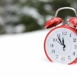 red alarm clock white snow depositphotos 238145078 l