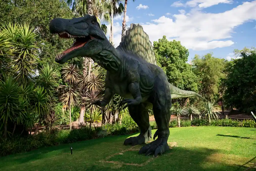 roaring spinosaurus display model in depositphotos 103928620 l