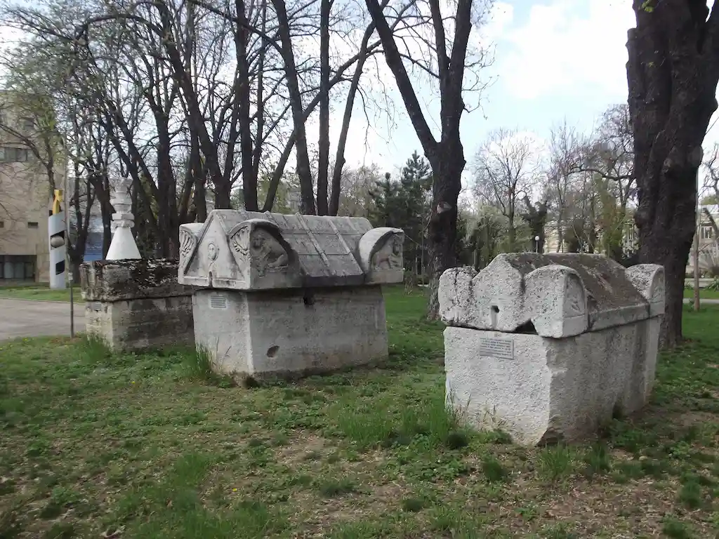 roman sarcophaguses found in dobruja