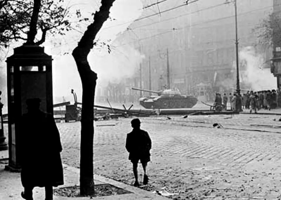 soviet tank in budapest 1956