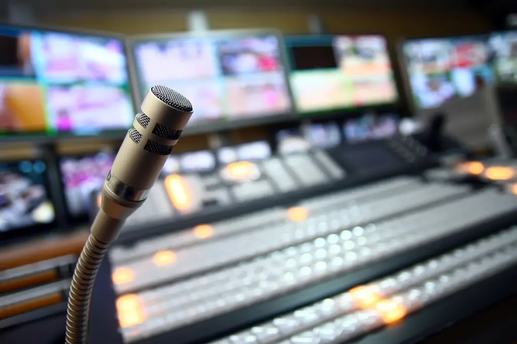tv studio microphone depositphotos 5164949 l